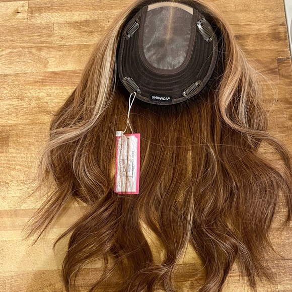 100% Remy Human Hair Uniwigs brand Hair Topper Brown with highlights NEW !!!! - Picture 3 of 11